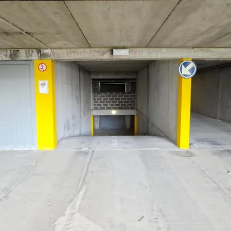 In Near Sandy Beaches * ニーウポールト