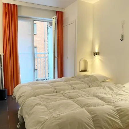 In Near Sandy Beaches ニーウポールト