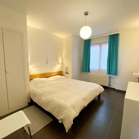 In Near Sandy Beaches * ニーウポールト